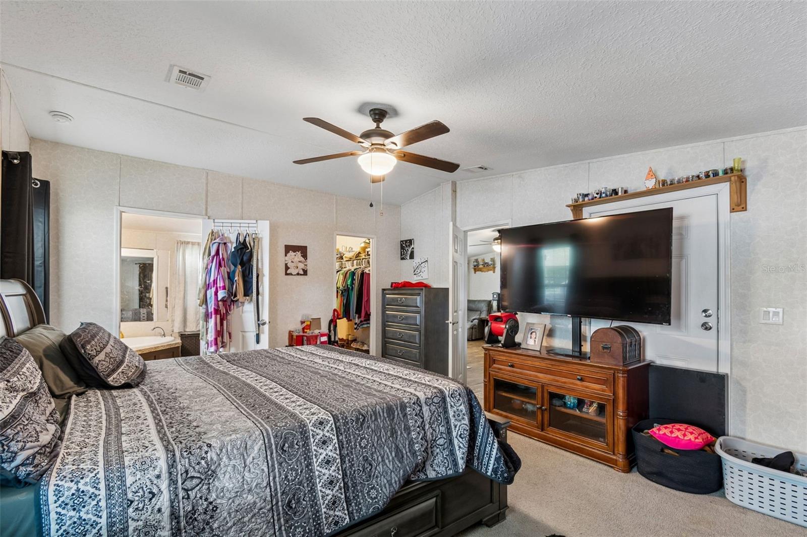 HERNDON WOODS - Residential