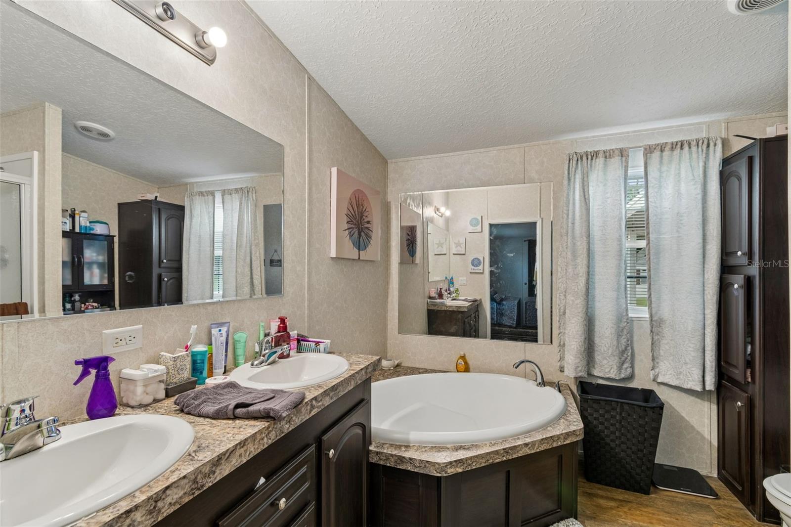 HERNDON WOODS - Residential