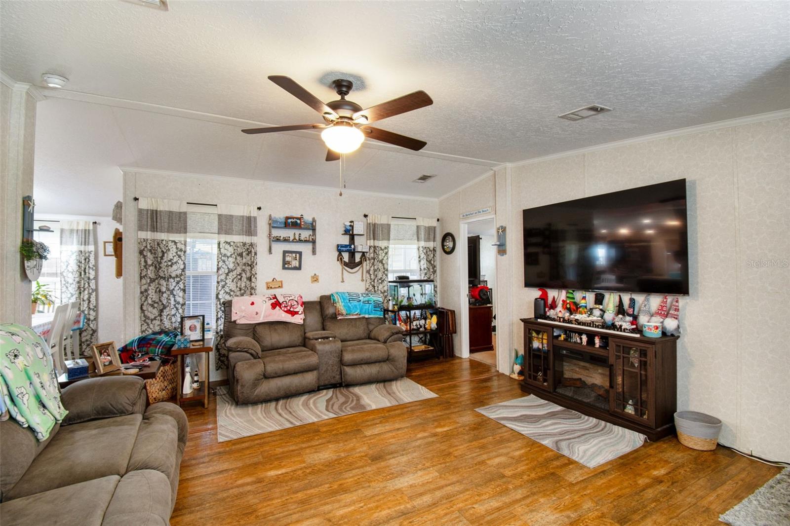 HERNDON WOODS - Residential