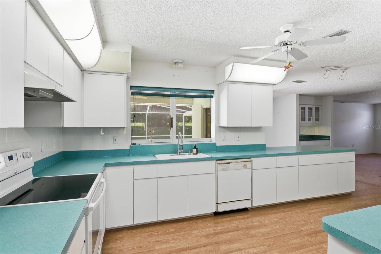 CONNELL LAKE ESTATES - Residential