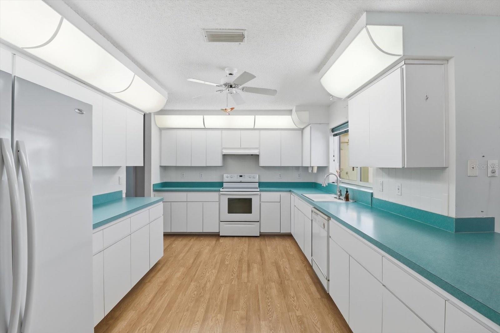 CONNELL LAKE ESTATES - Residential