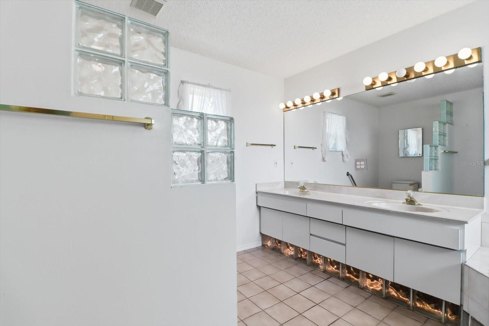 CONNELL LAKE ESTATES - Residential