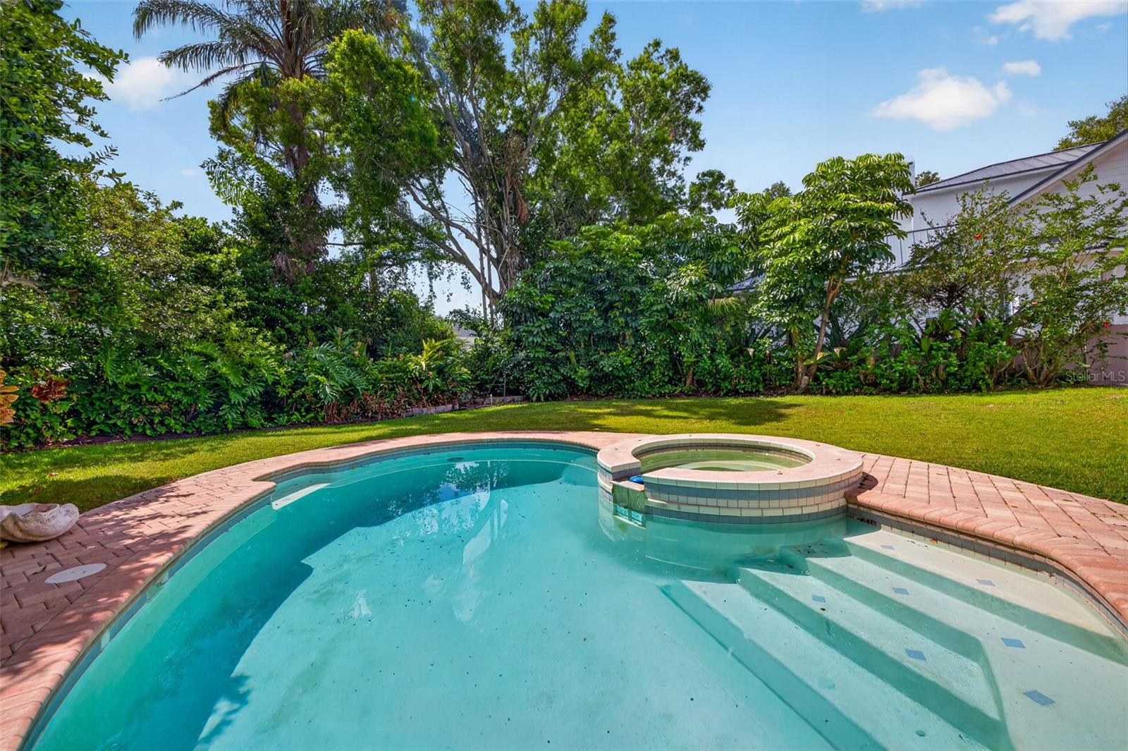 HEART OF BELLEAIR - Residential