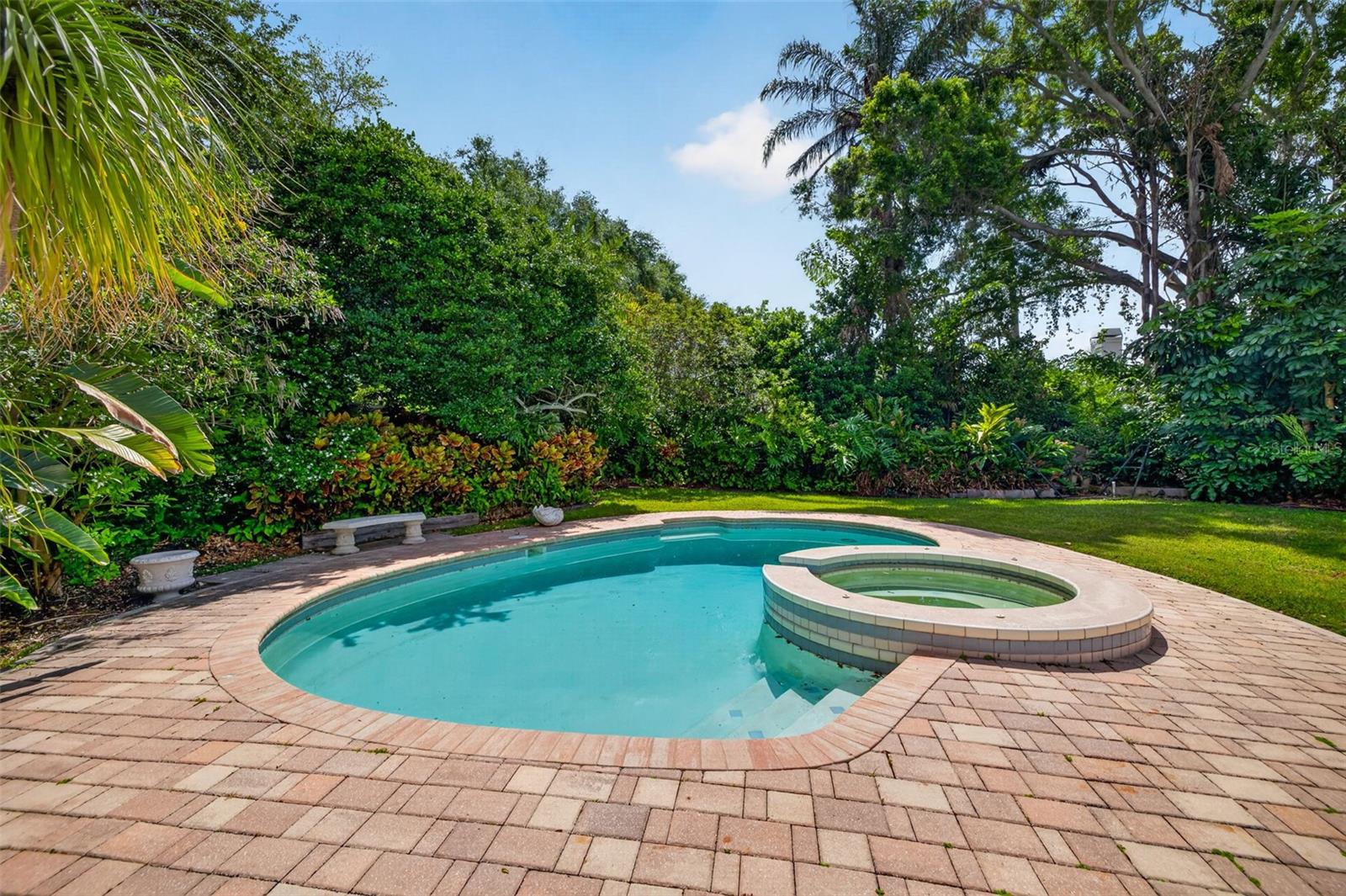 HEART OF BELLEAIR - Residential