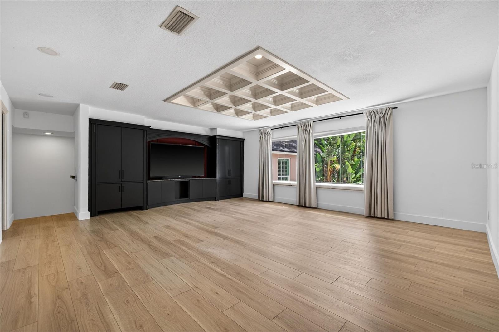 HEART OF BELLEAIR - Residential