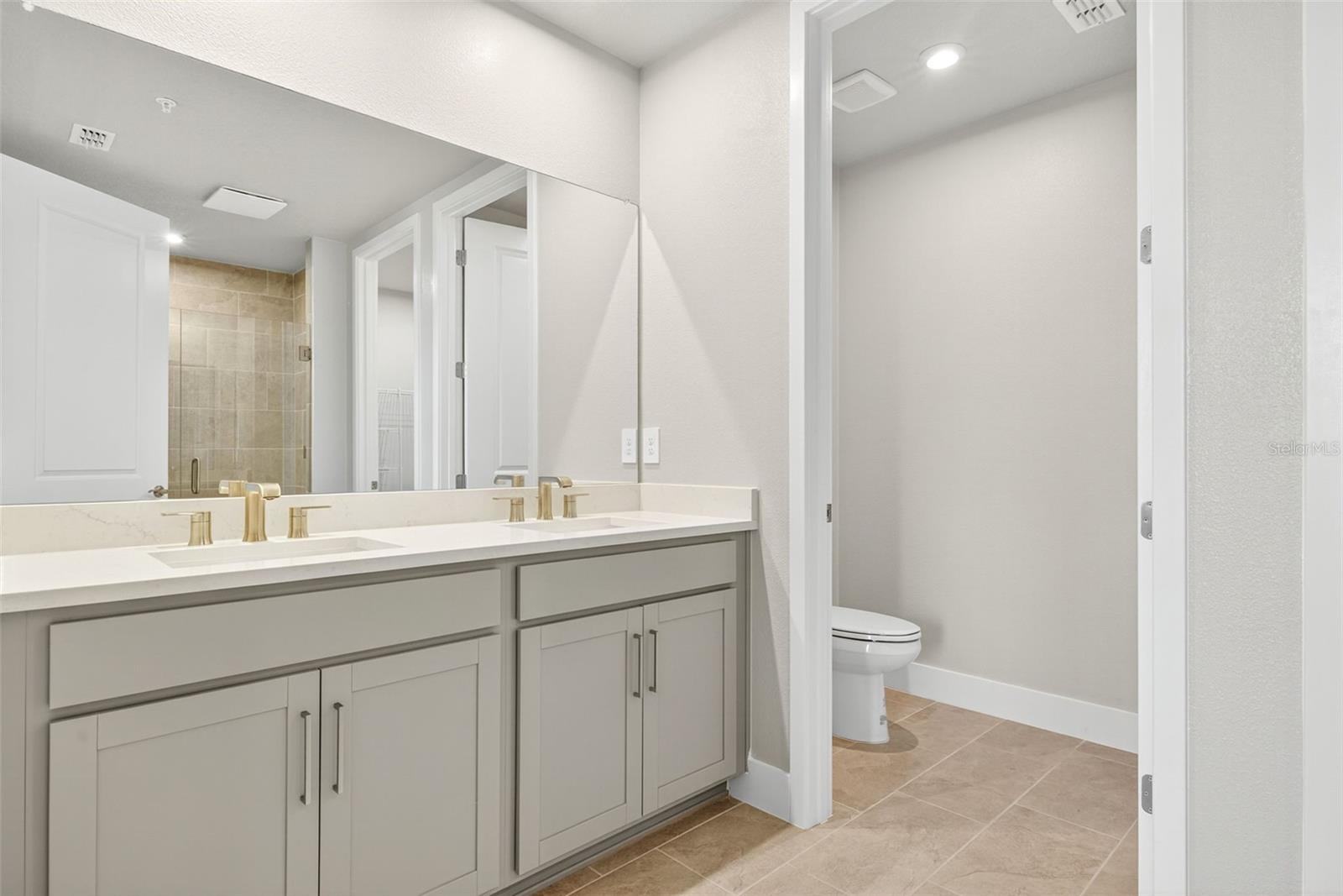 LAKESPUR AT WELLEN PARK - Residential