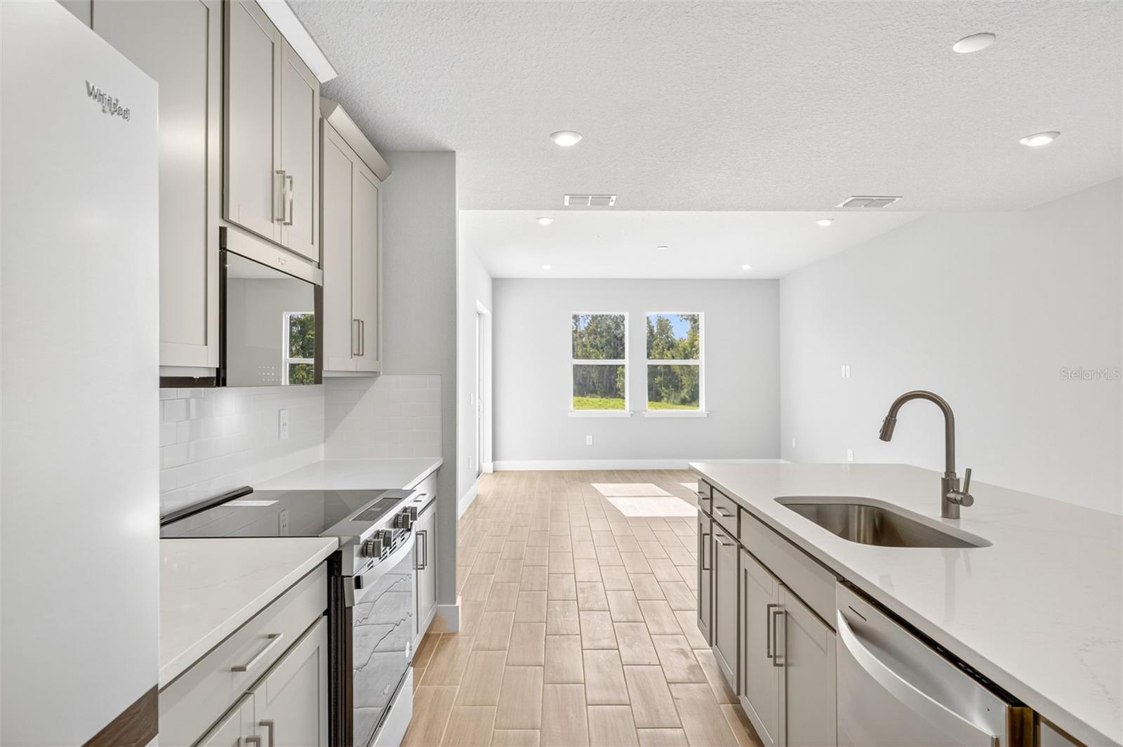 LAKESPUR AT WELLEN PARK - Residential