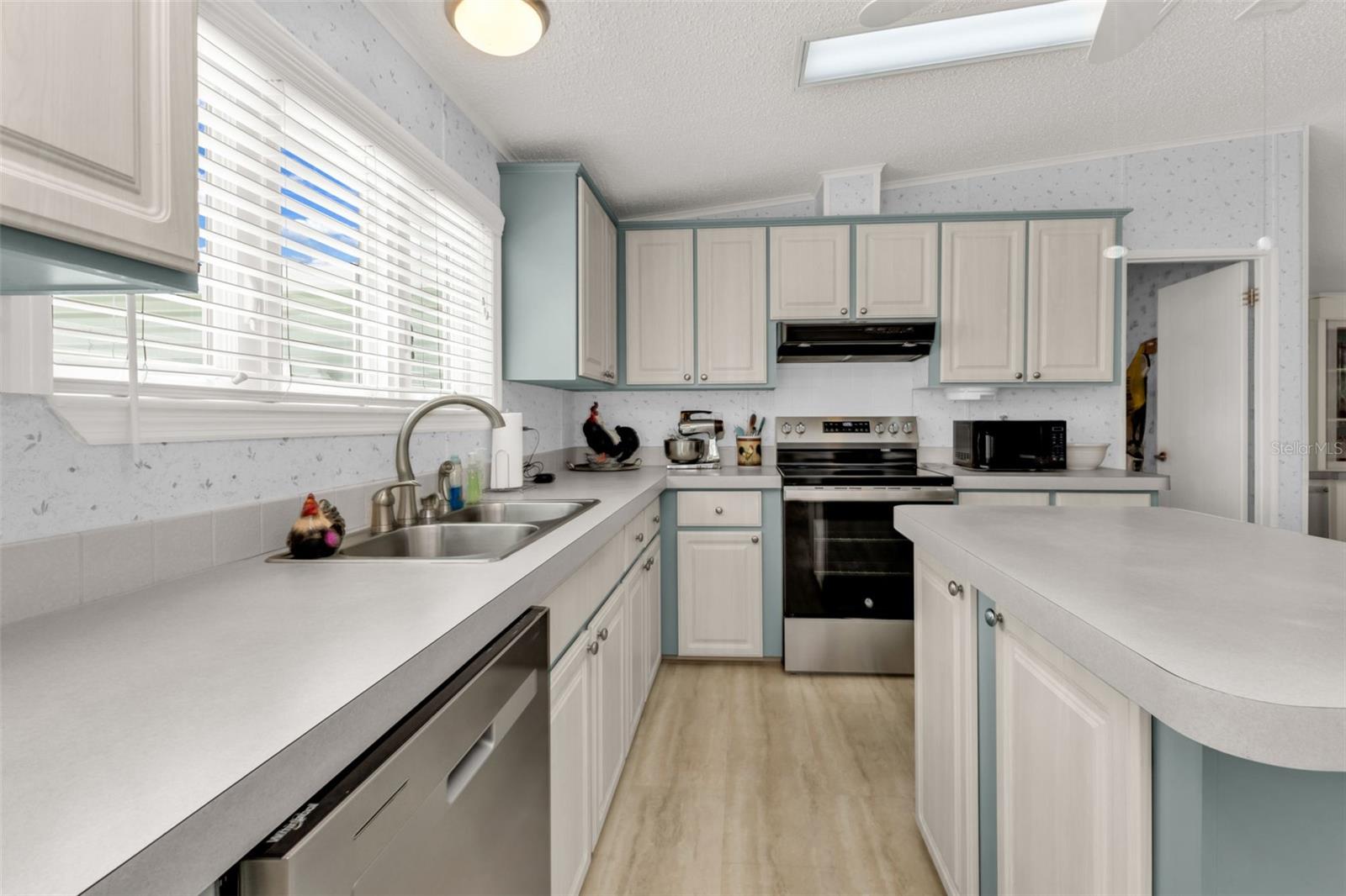 LAKEWOOD VILLAGE - Residential