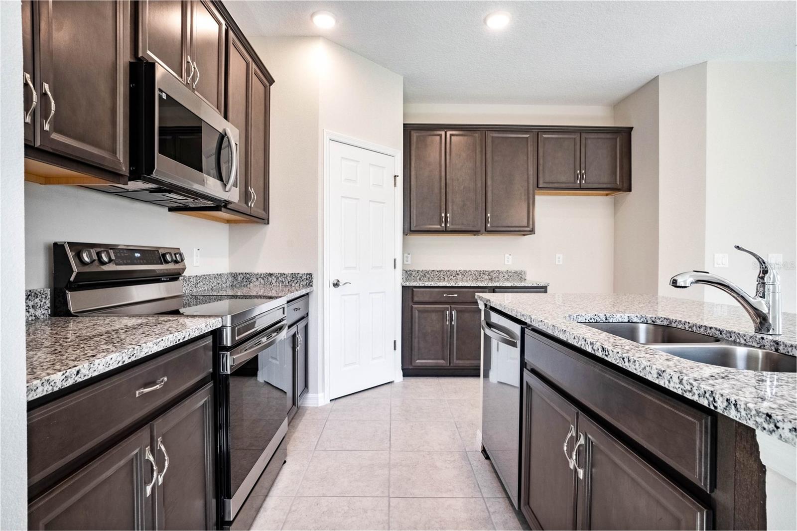 AVALON PARK TAVARES - Residential