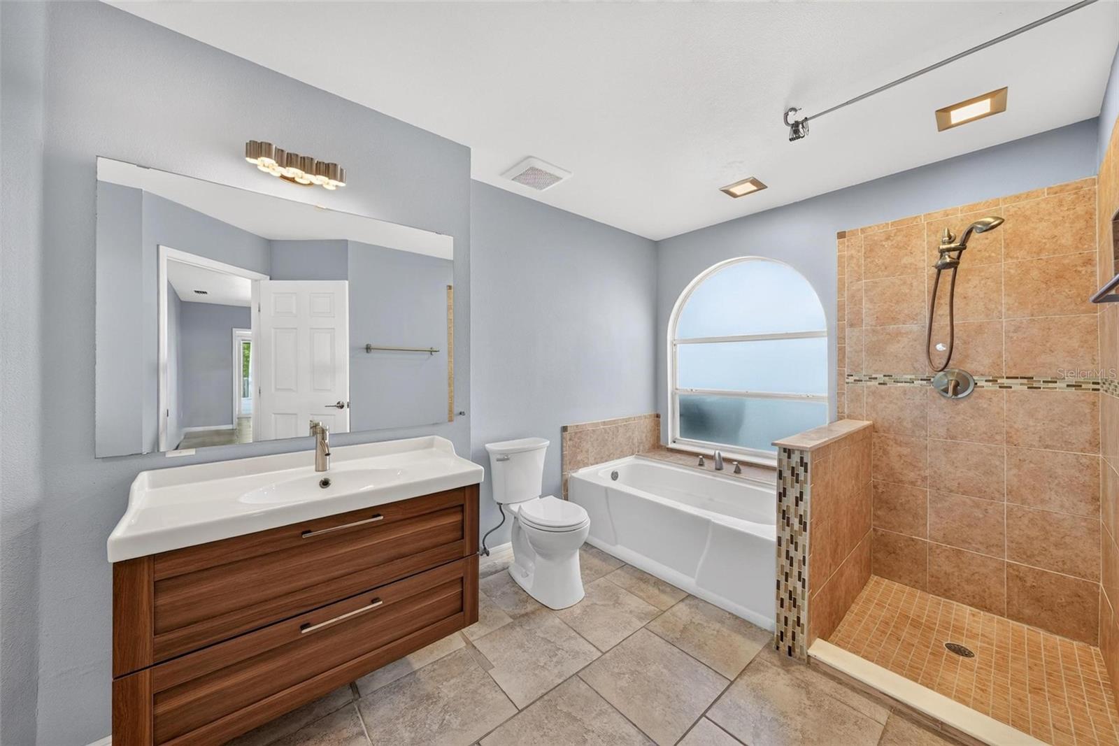 WATERFORD LAKES TR N33 - Residential