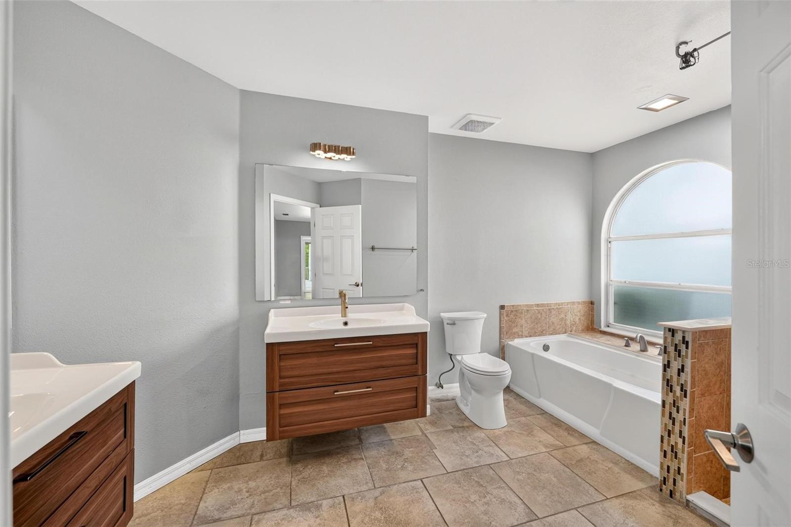 WATERFORD LAKES TR N33 - Residential
