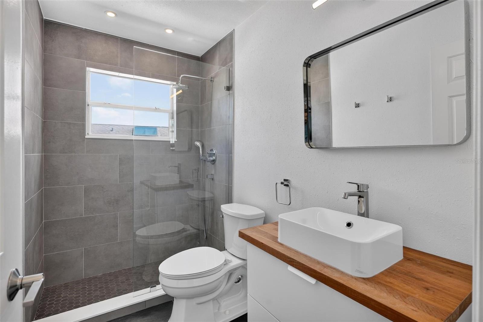 WATERFORD LAKES TR N33 - Residential