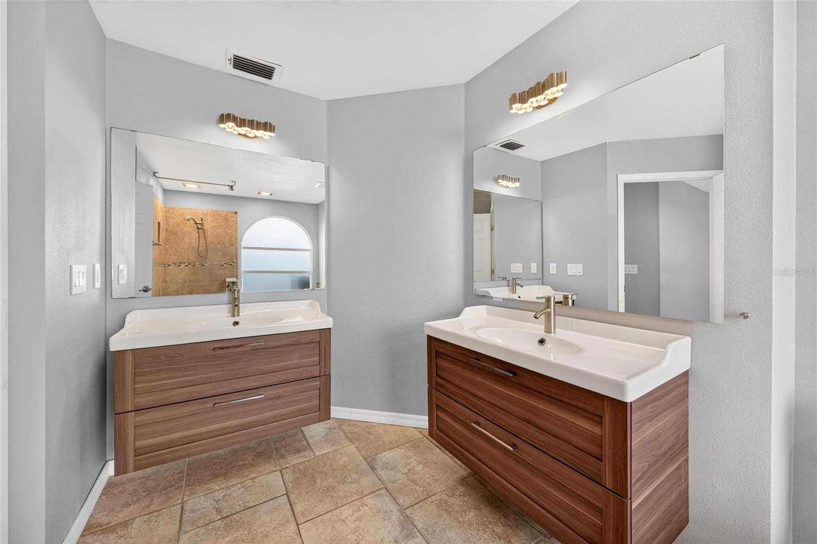 WATERFORD LAKES TR N33 - Residential