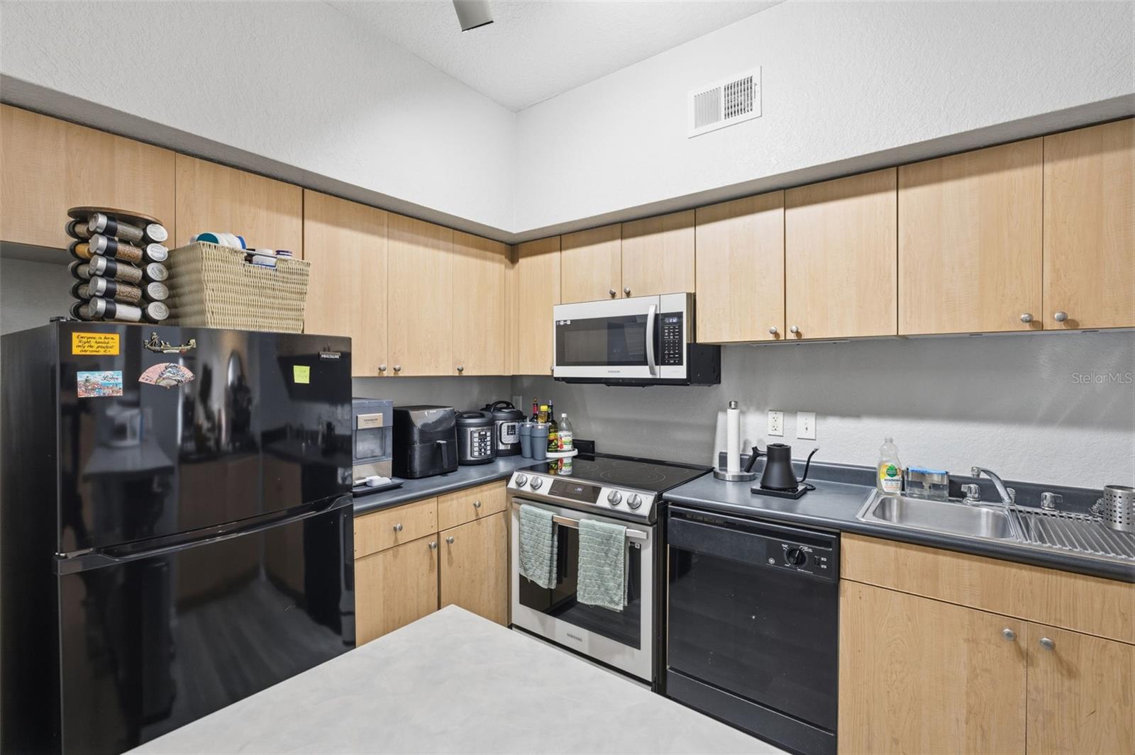 THE MADISON AT SOHO CONDOMINIU - Residential Lease