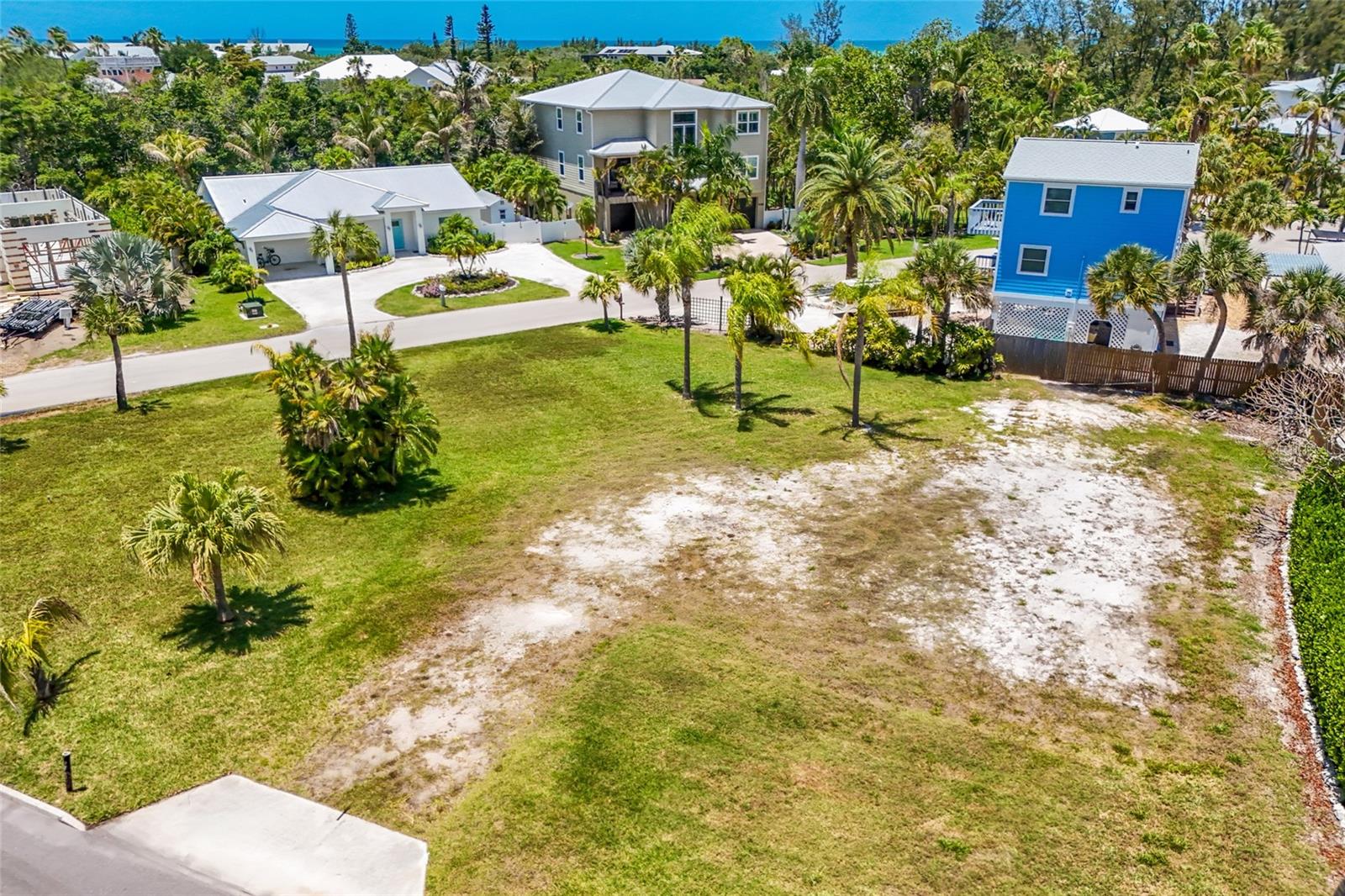 LONGBEACH ON LONGBOAT KEY - Land