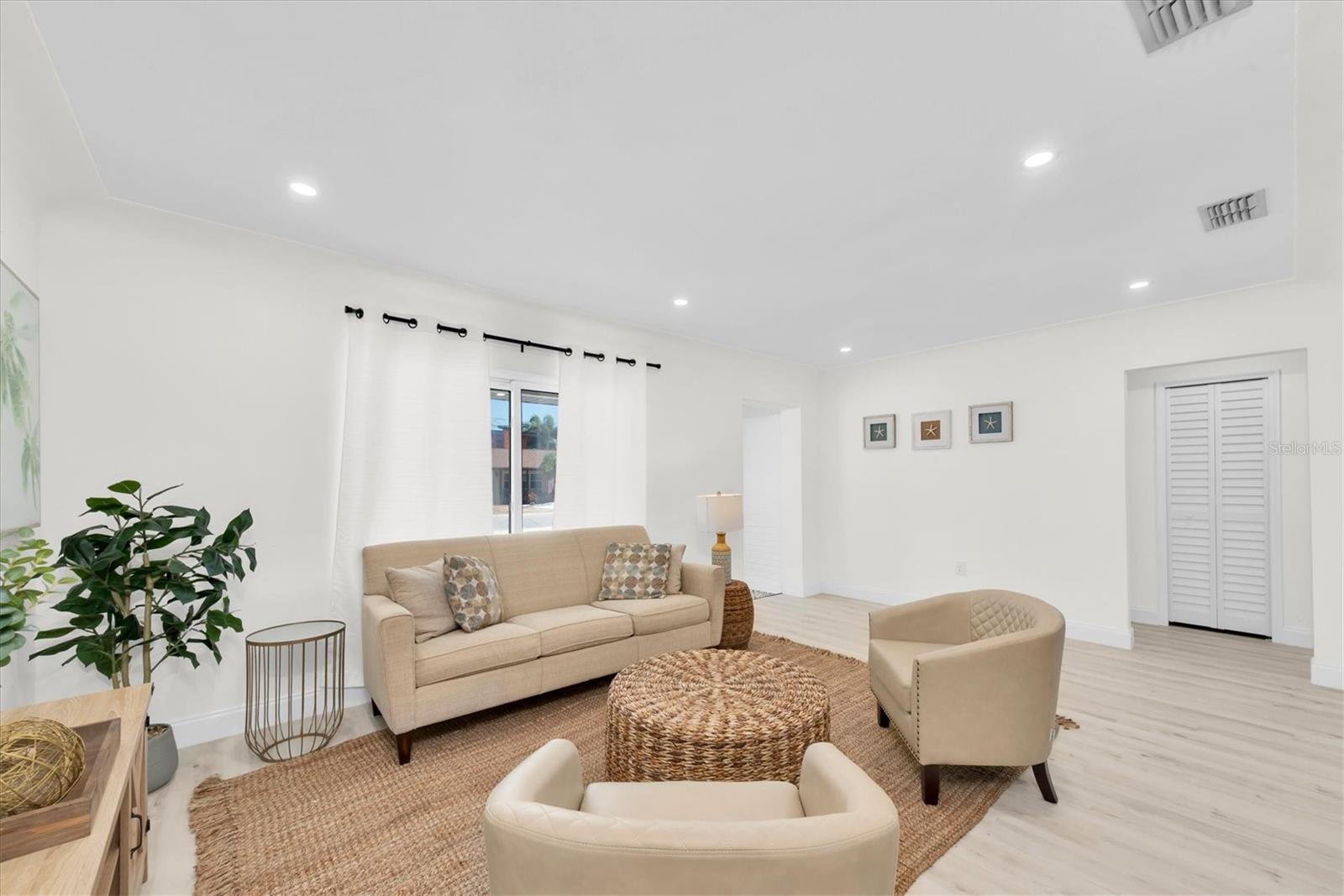 BOCA CIEGA ISLE - Residential