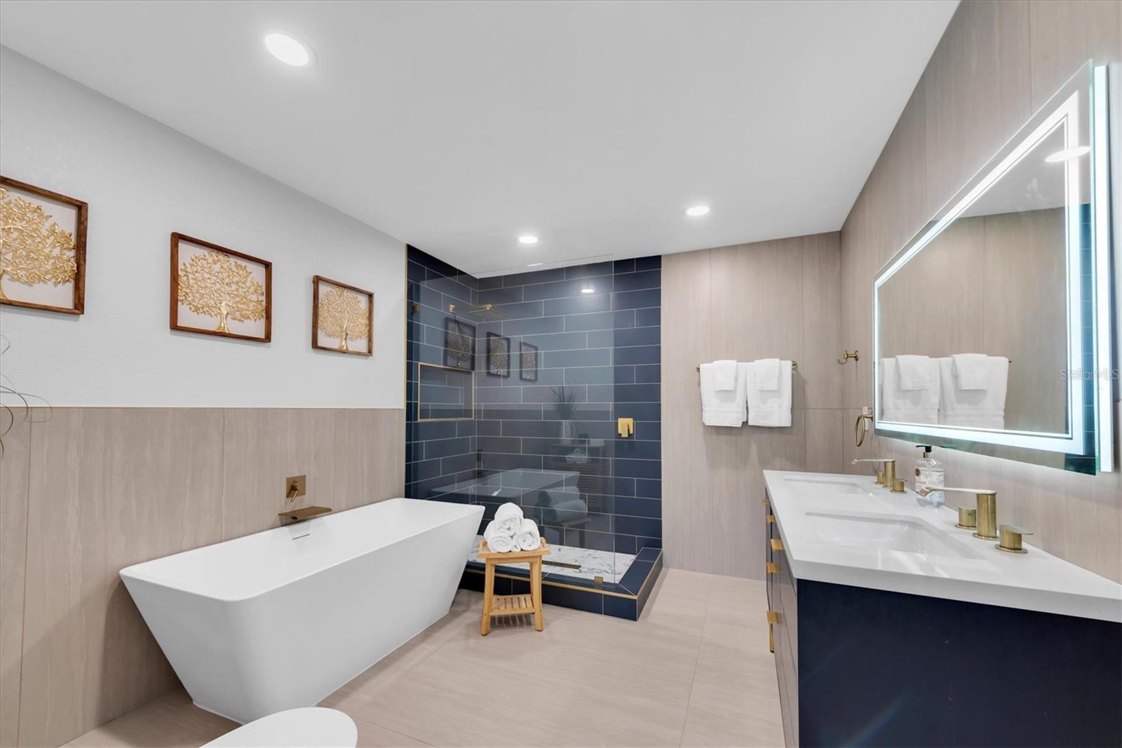 BOCA CIEGA ISLE - Residential