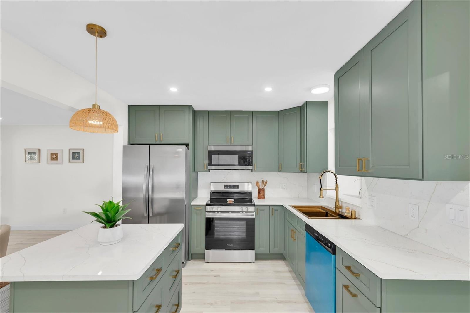 BOCA CIEGA ISLE - Residential