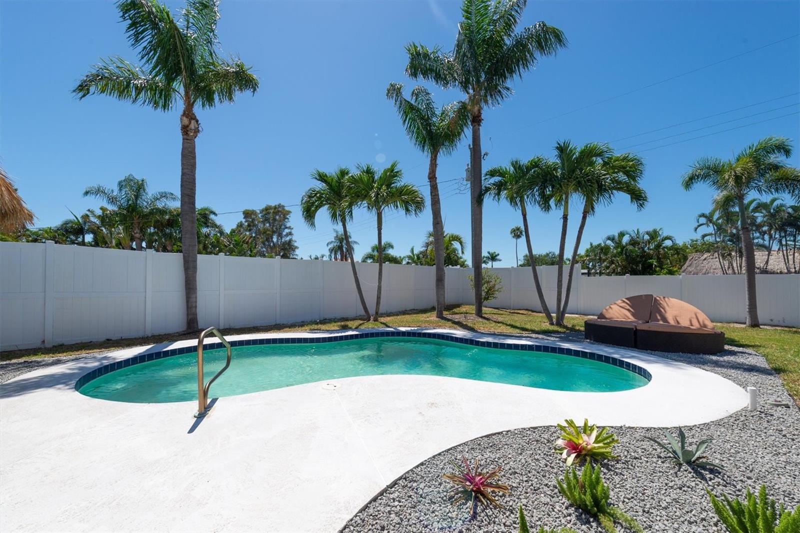 BOCA CIEGA ISLE - Residential