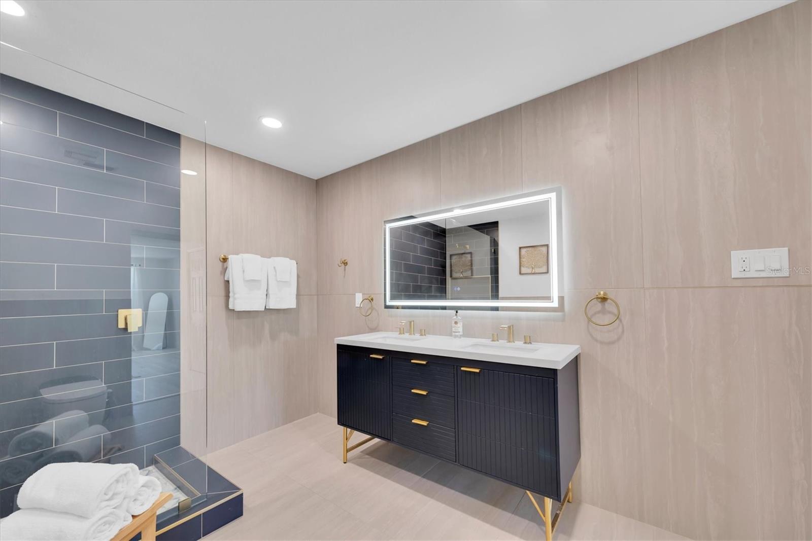 BOCA CIEGA ISLE - Residential