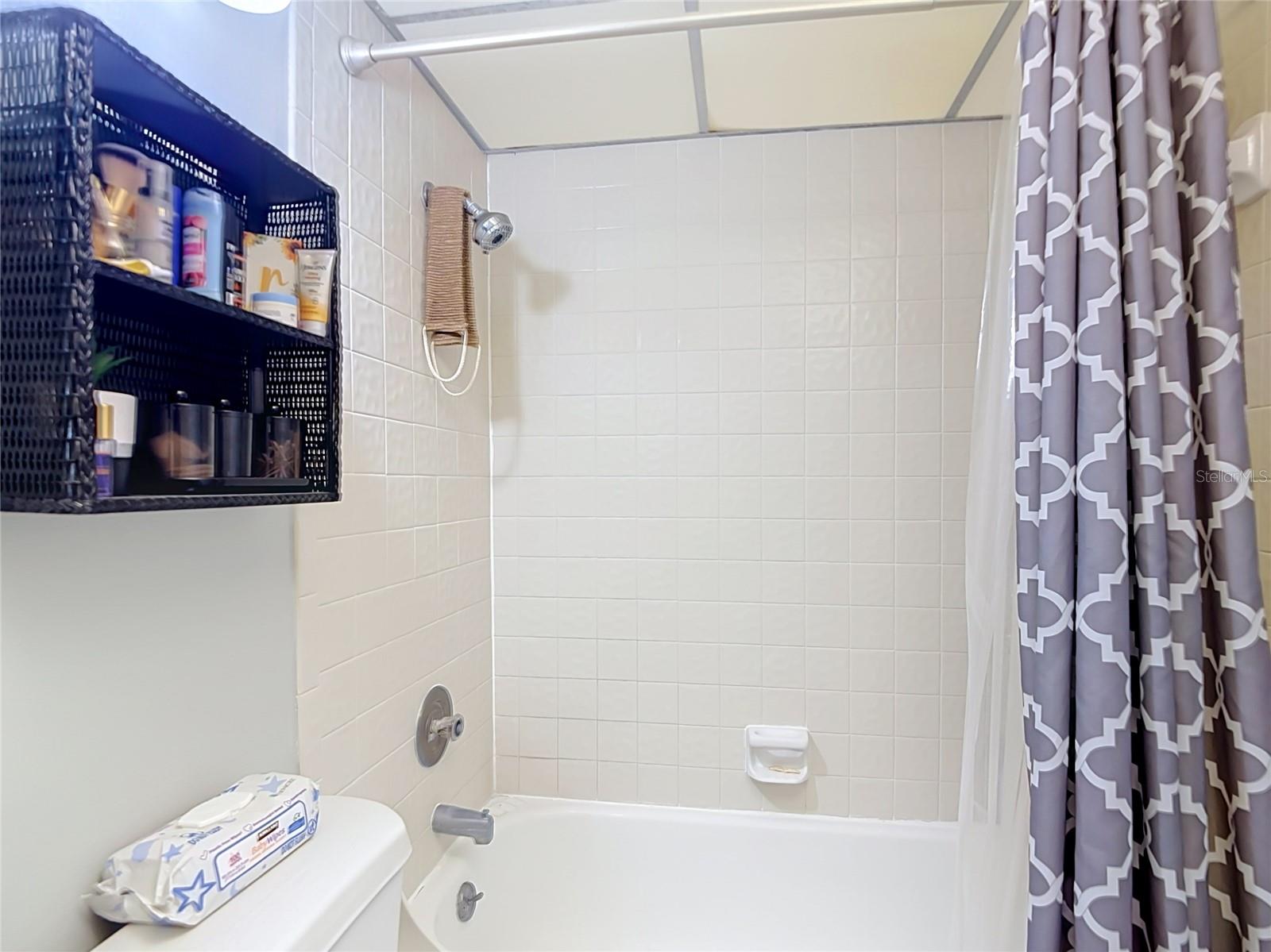 RAINTREE VILLAGE CONDO N - Residential