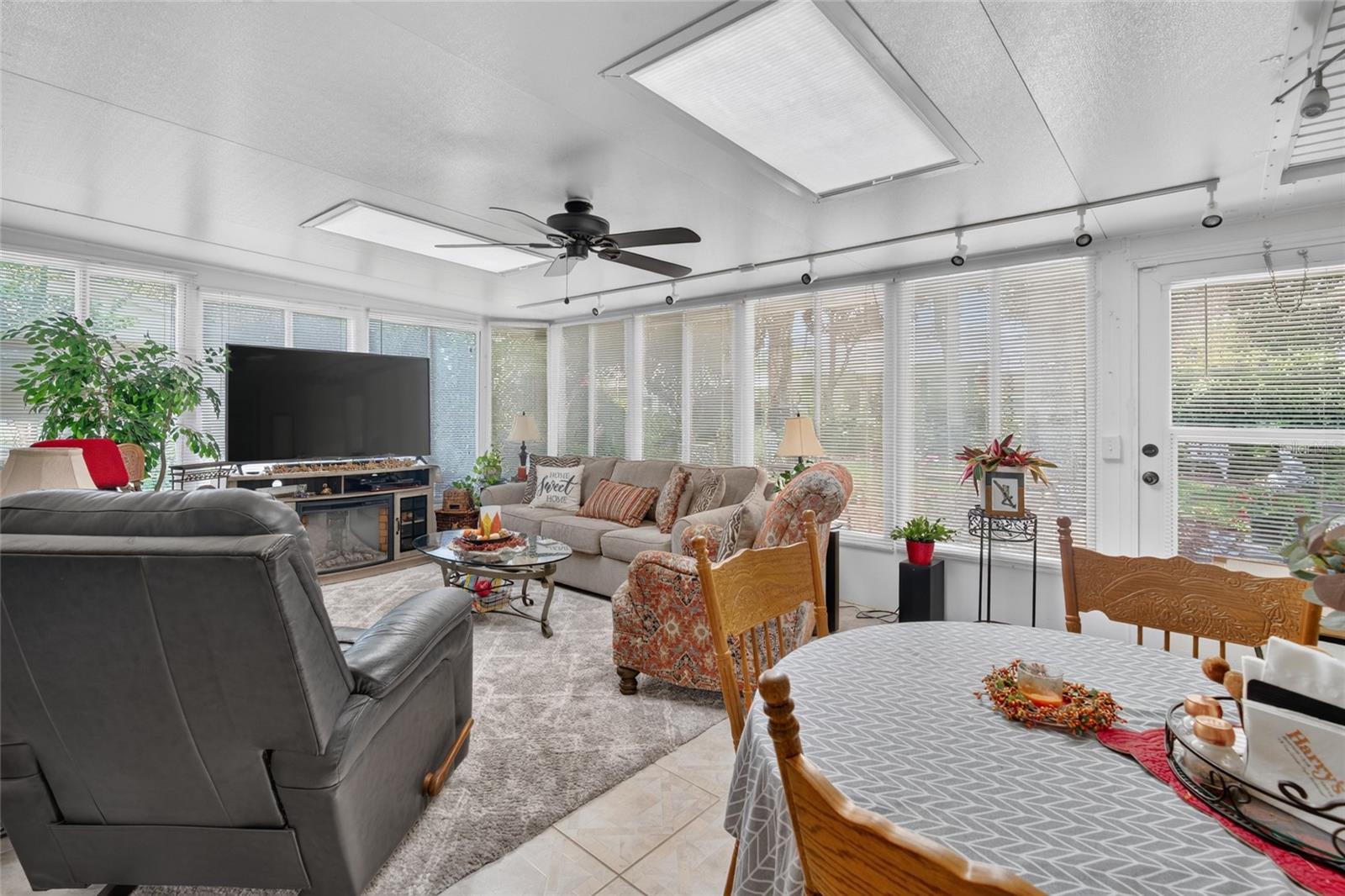 OAK RUN TIMBERGATE - Residential