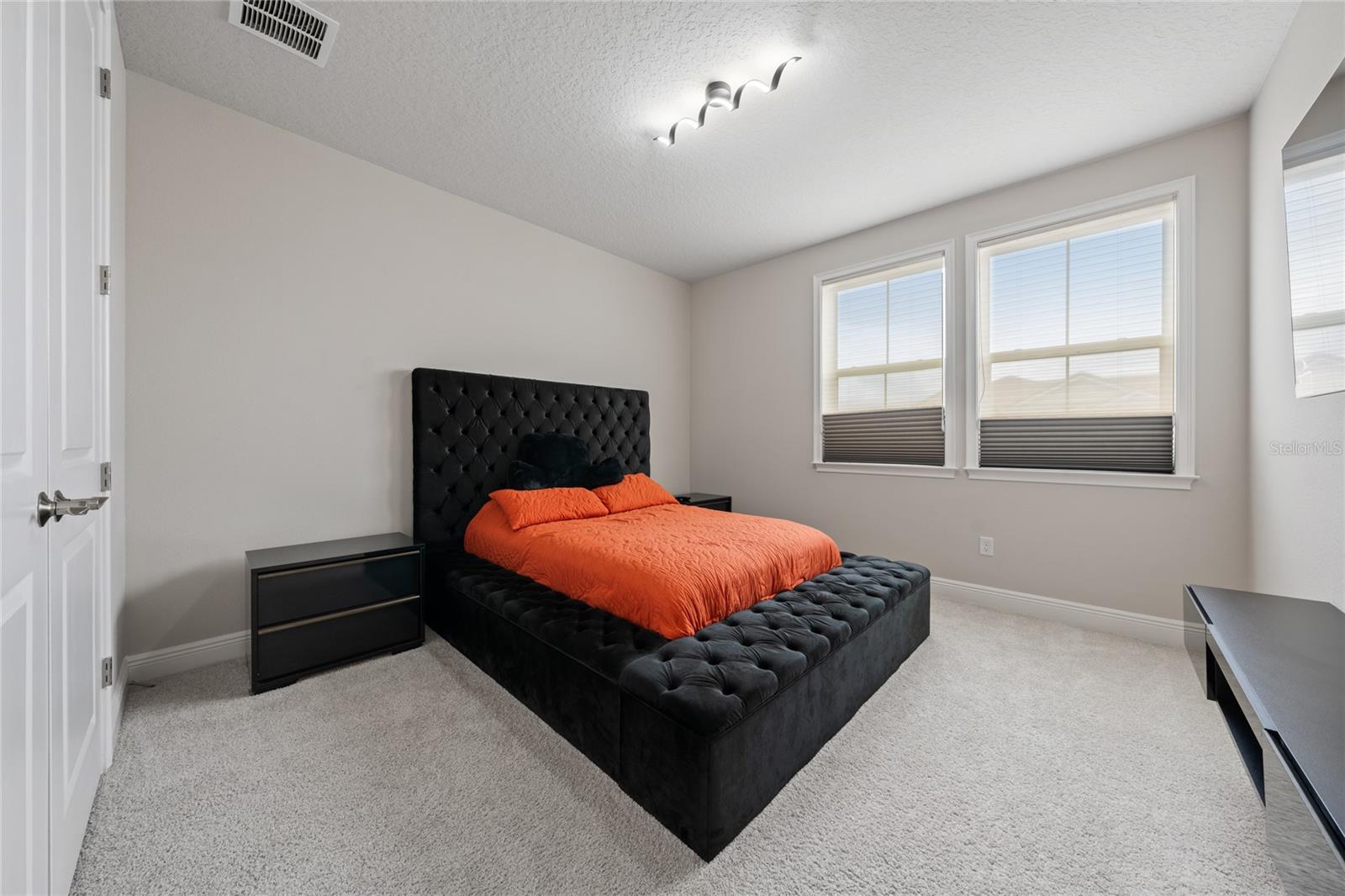 EAGLE CRK VLG J & K PH 2B1 - Residential Lease