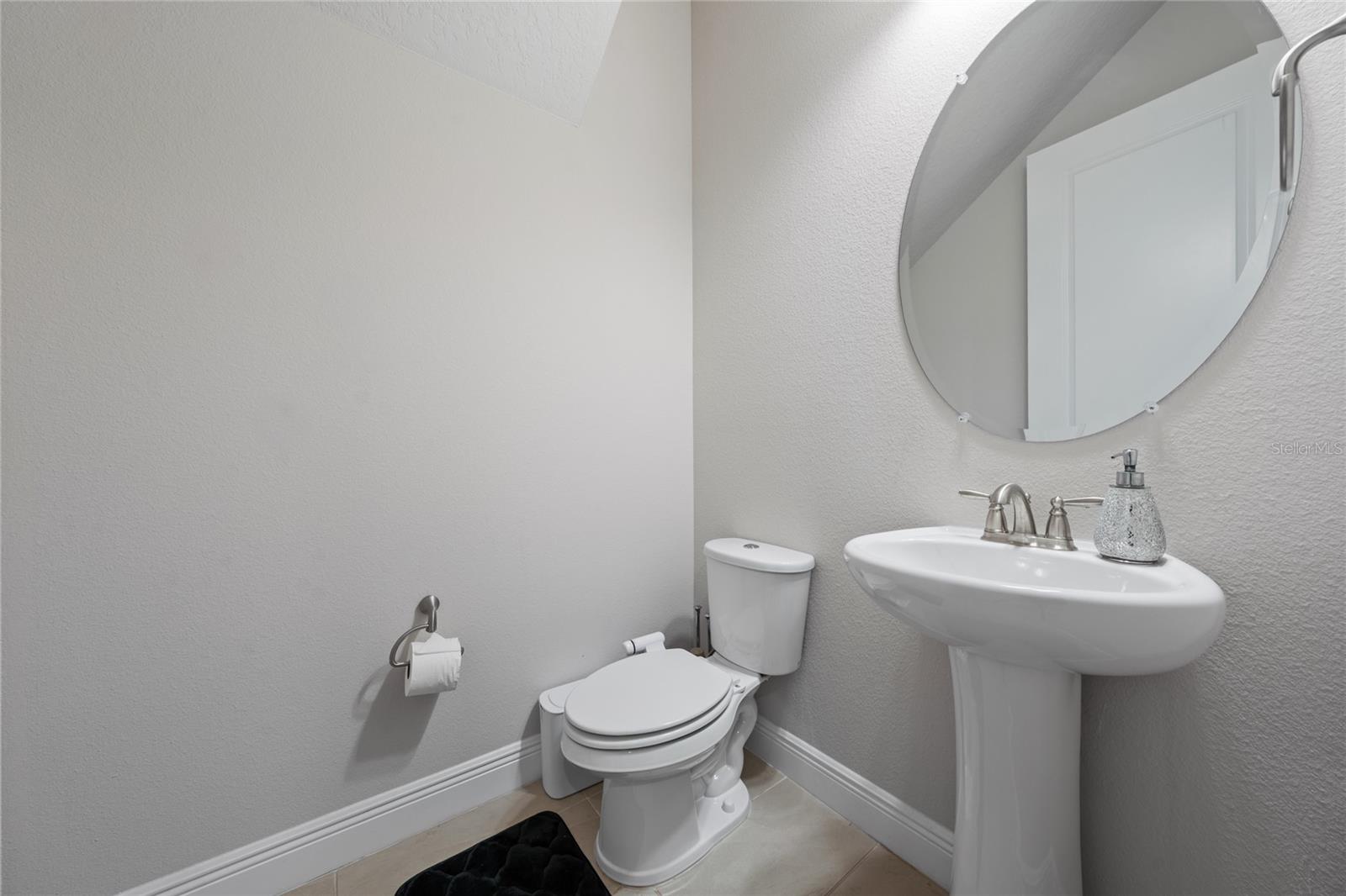 EAGLE CRK VLG J & K PH 2B1 - Residential Lease