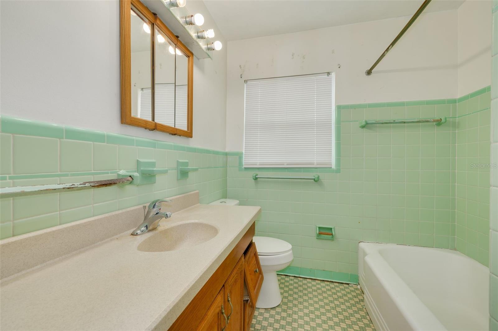 BAYOU HEIGHTS HANLONS - Residential