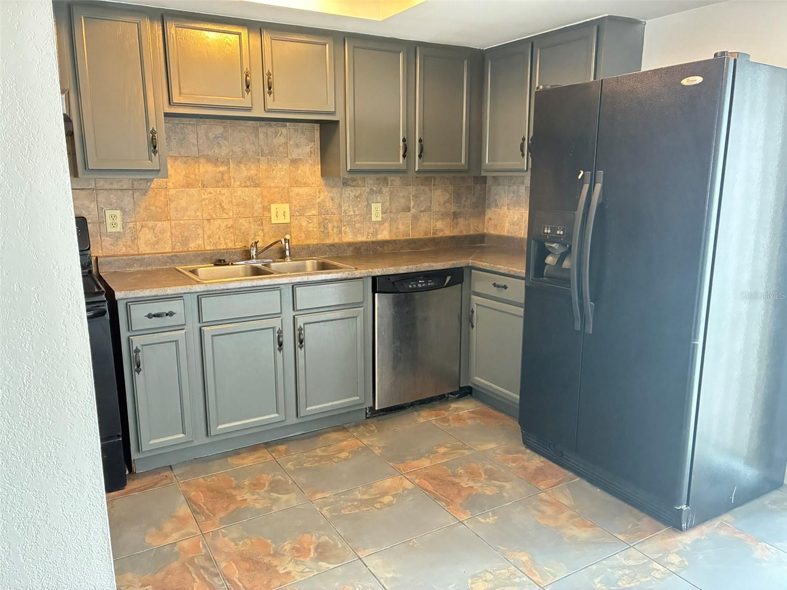 METRO/MICHIGAN PARK CONDO - Residential