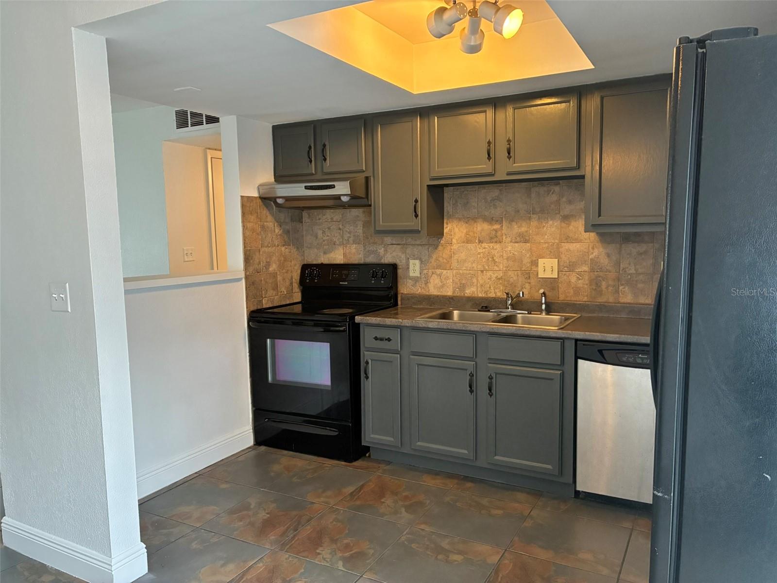 METRO/MICHIGAN PARK CONDO - Residential