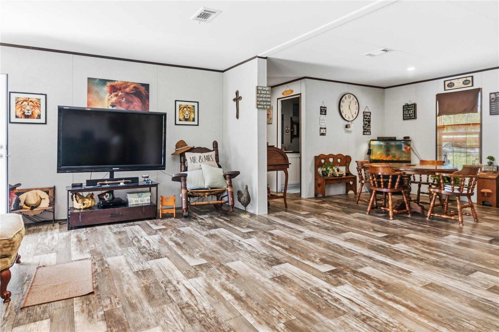 HOLIDAY LAKE ESTATE - Residential