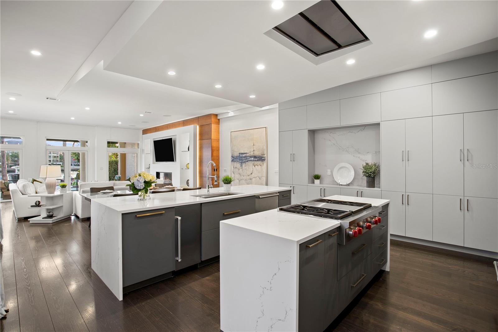 ST TROPEZ AT HARBOR ISLAND PHA - Residential