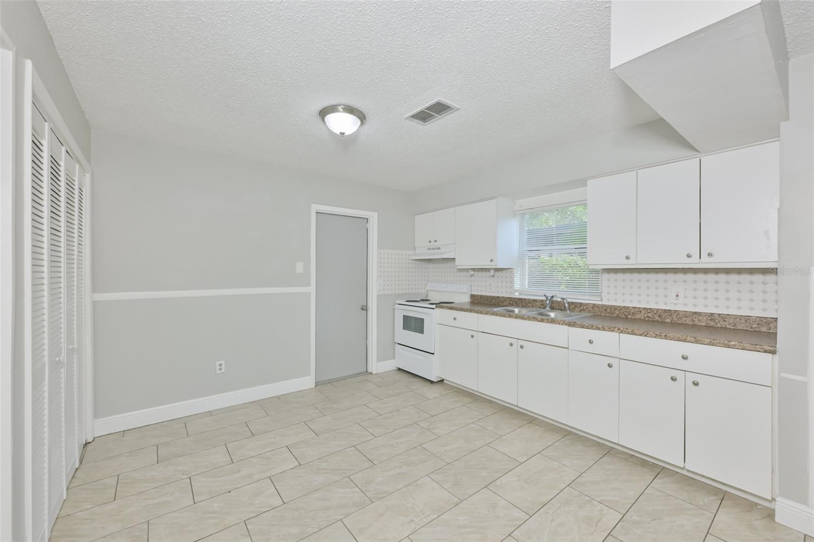 HIGH POINT - Residential Lease