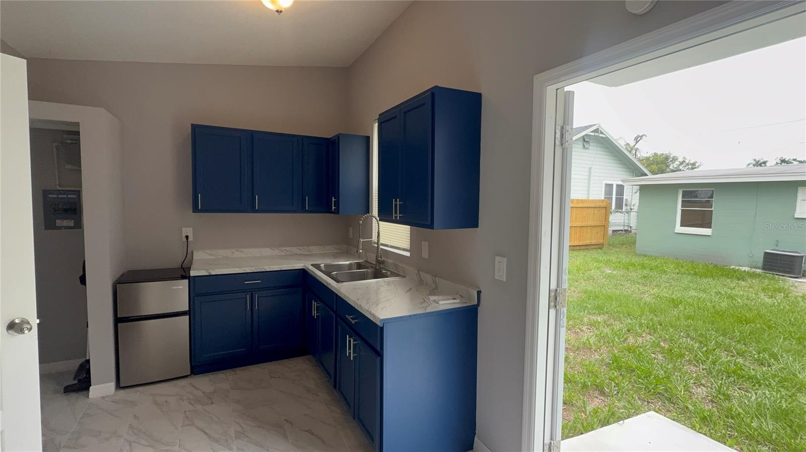 EL PORTAL - Residential Lease