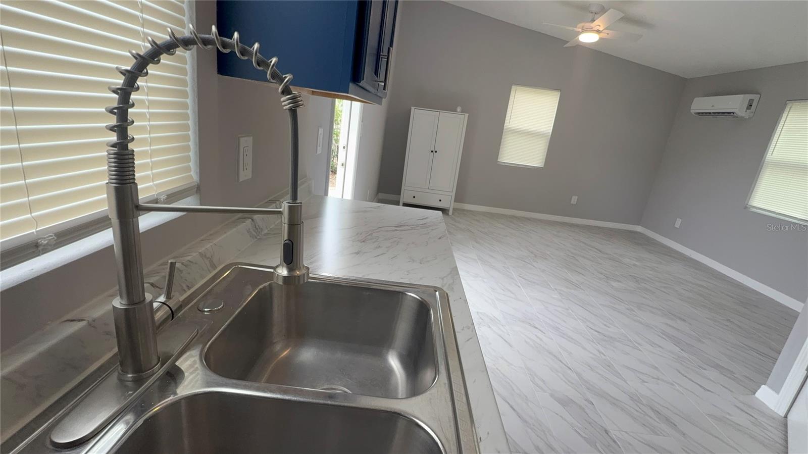 EL PORTAL - Residential Lease