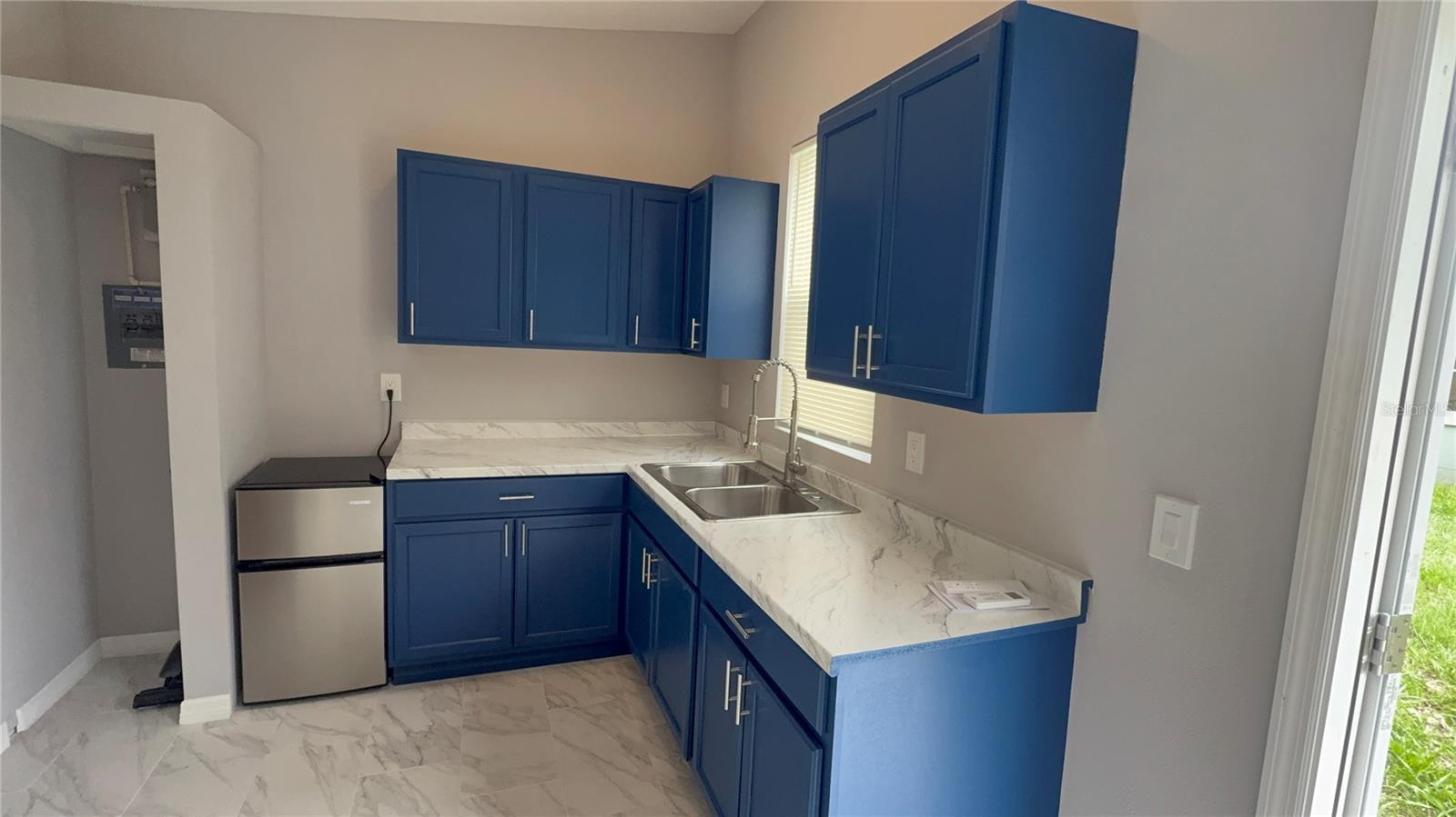 EL PORTAL - Residential Lease