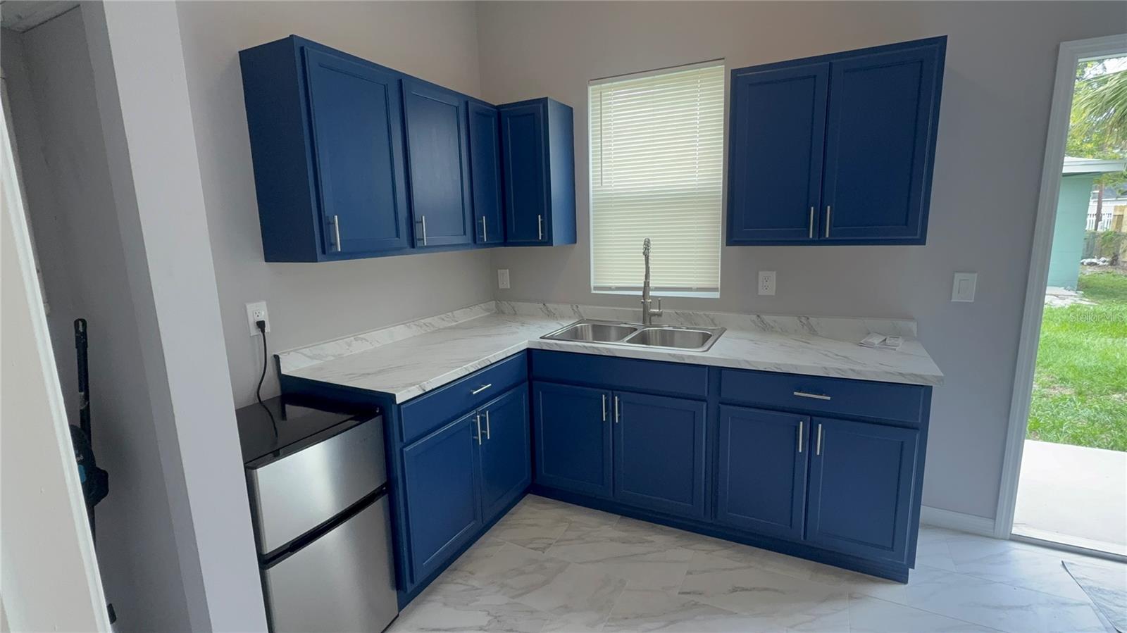 EL PORTAL - Residential Lease