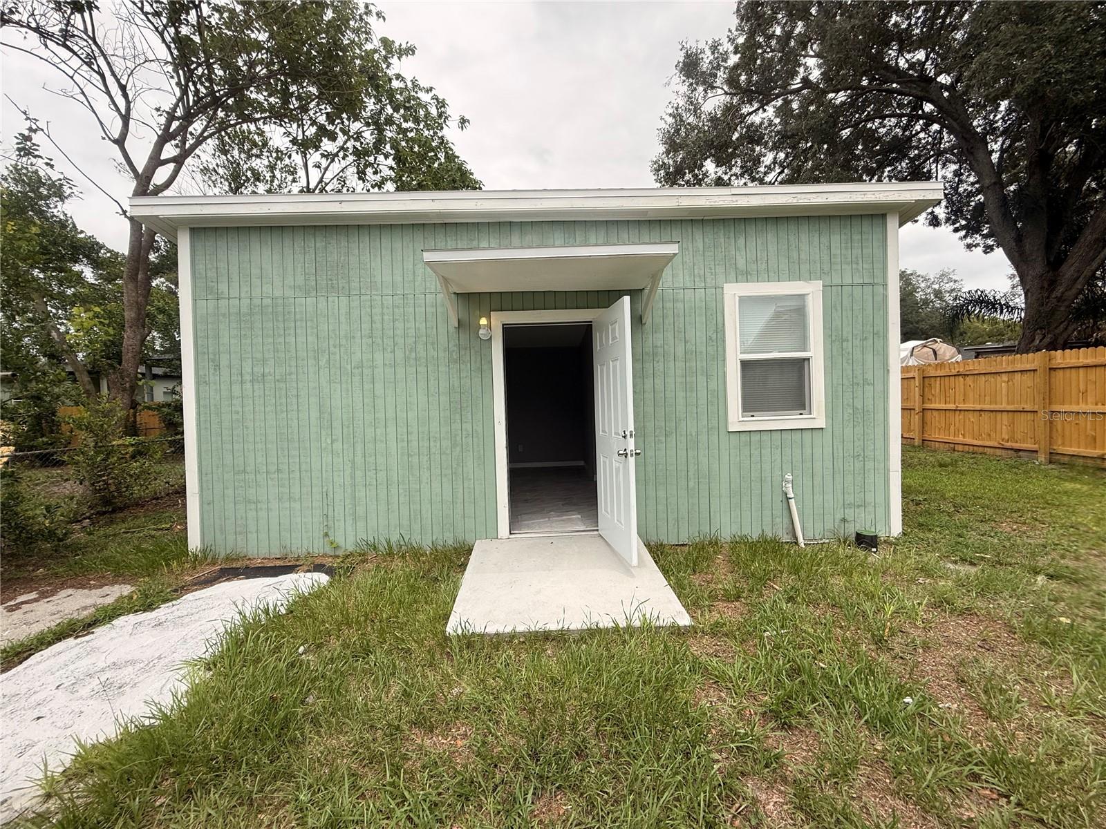 EL PORTAL - Residential Lease