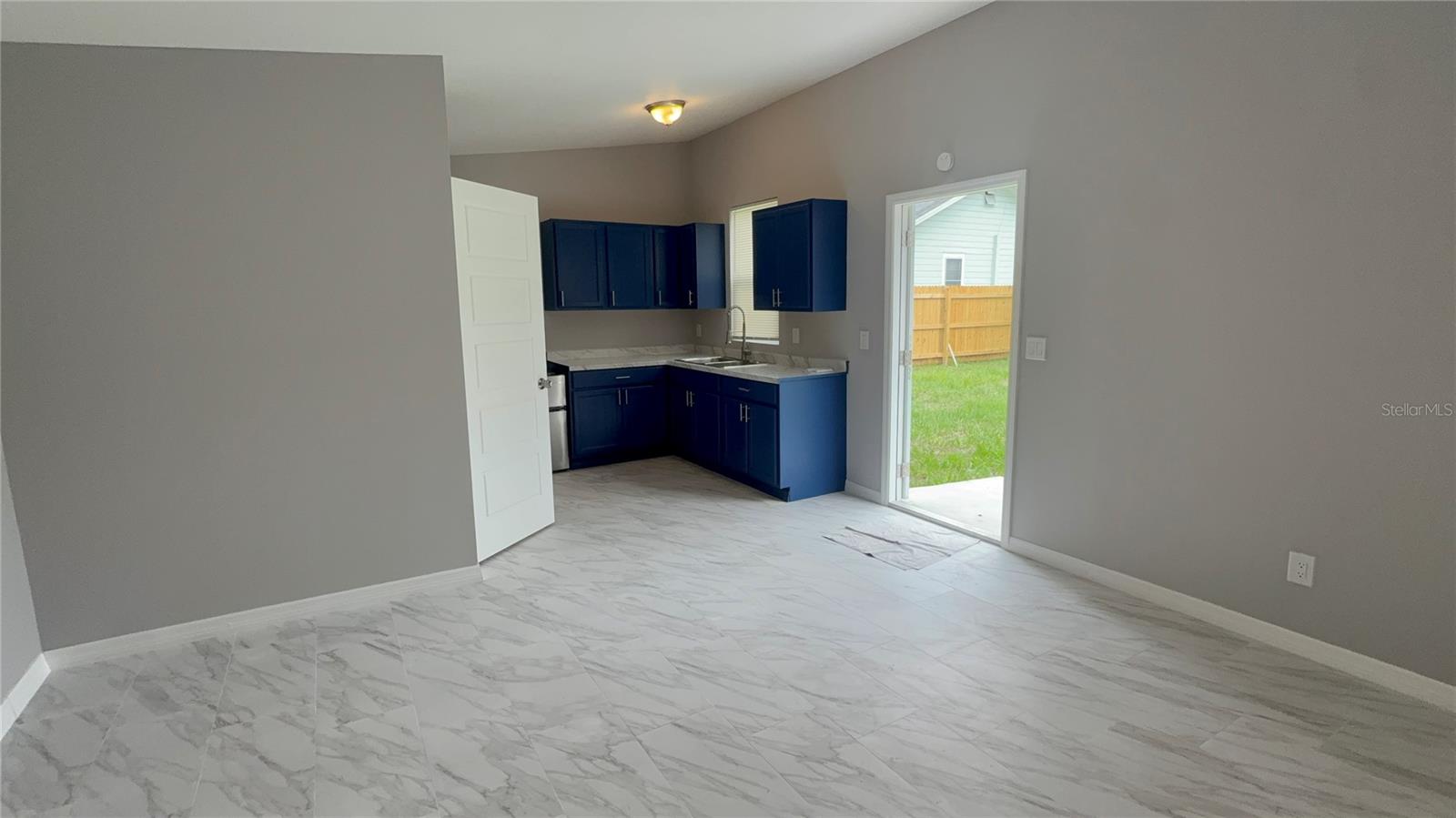 EL PORTAL - Residential Lease