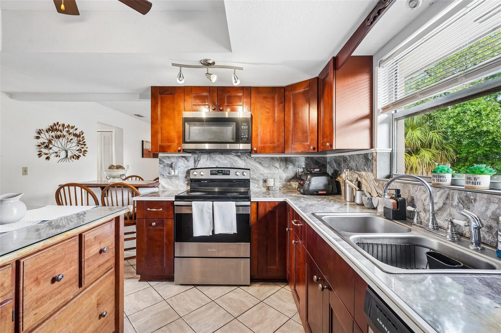 LAKE PADGETT ESTATES EAST - Residential