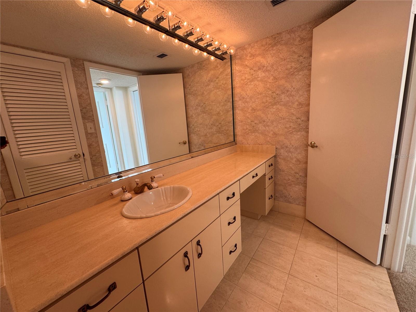 BAYSHORE DIPLOMAT A CONDOMINIUM - Residential Lease
