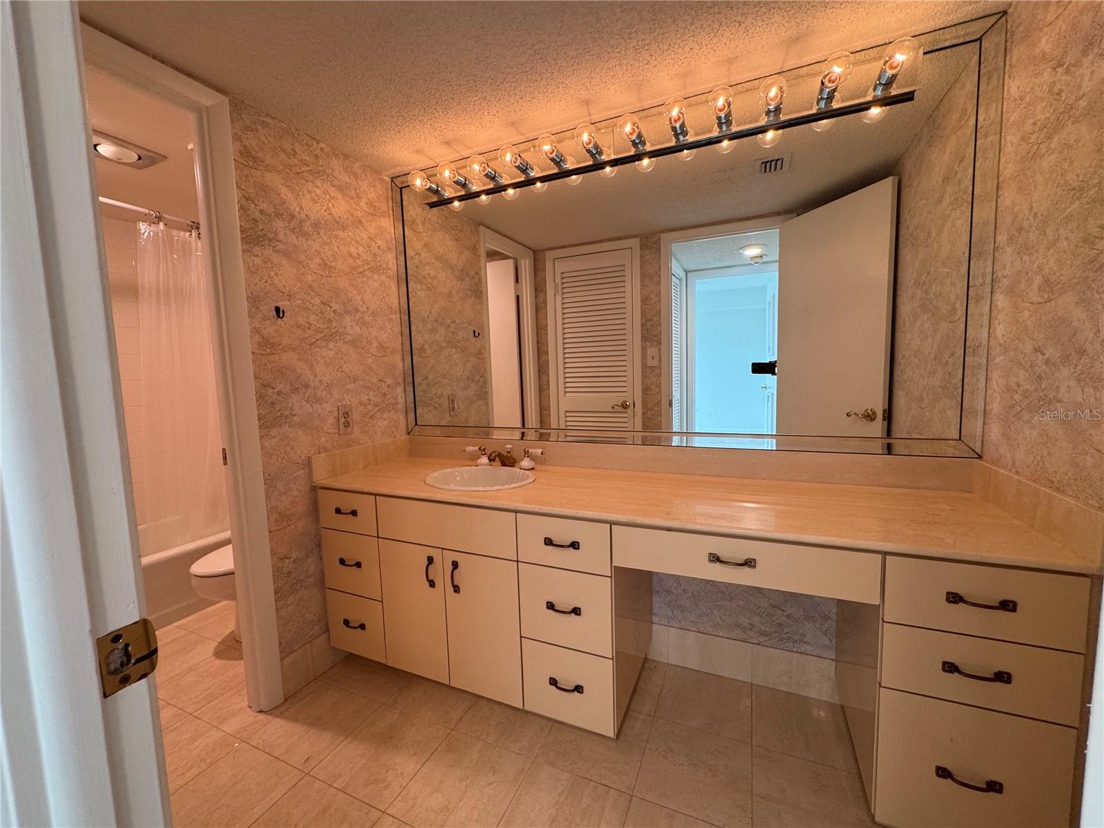 BAYSHORE DIPLOMAT A CONDOMINIUM - Residential Lease