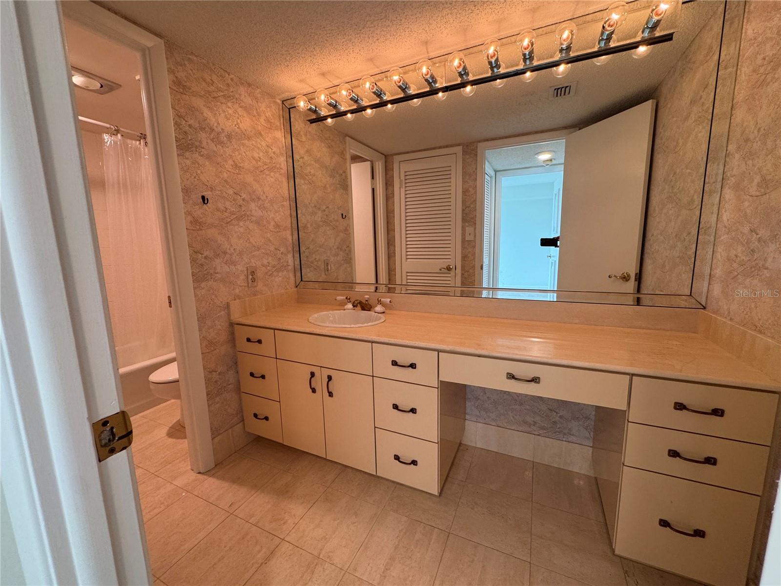 BAYSHORE DIPLOMAT A CONDOMINIUM - Residential Lease