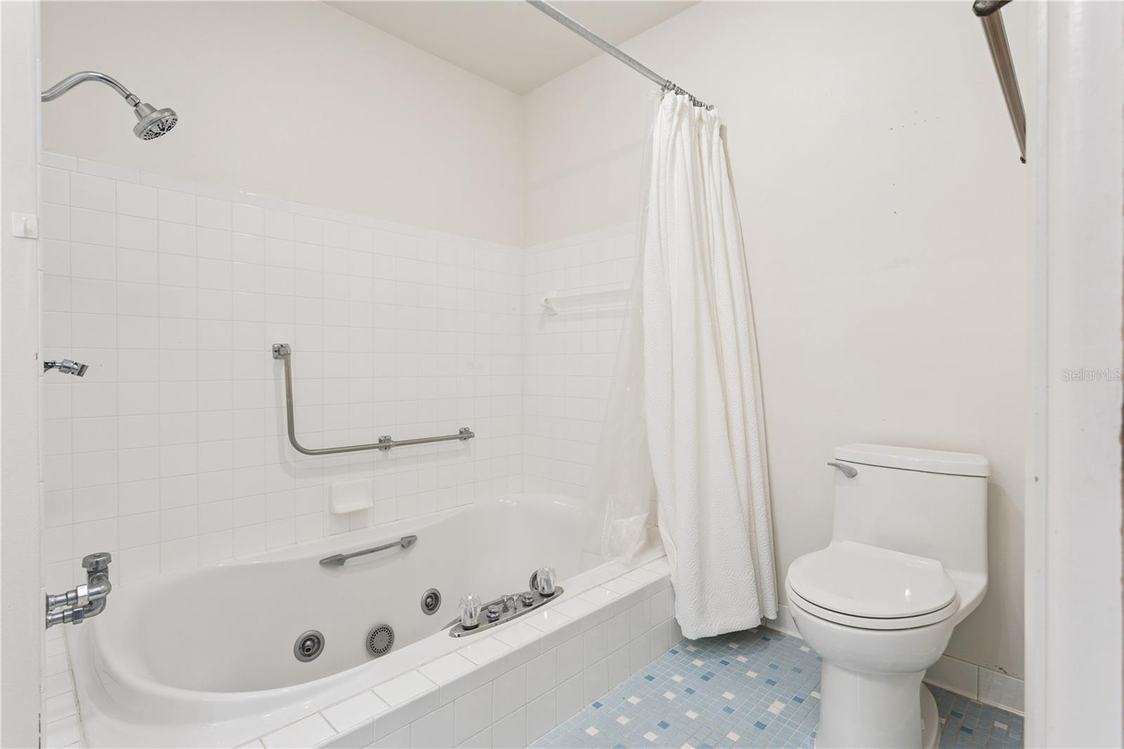 SCOTTISH HIGHLANDS CONDO PH B - Residential