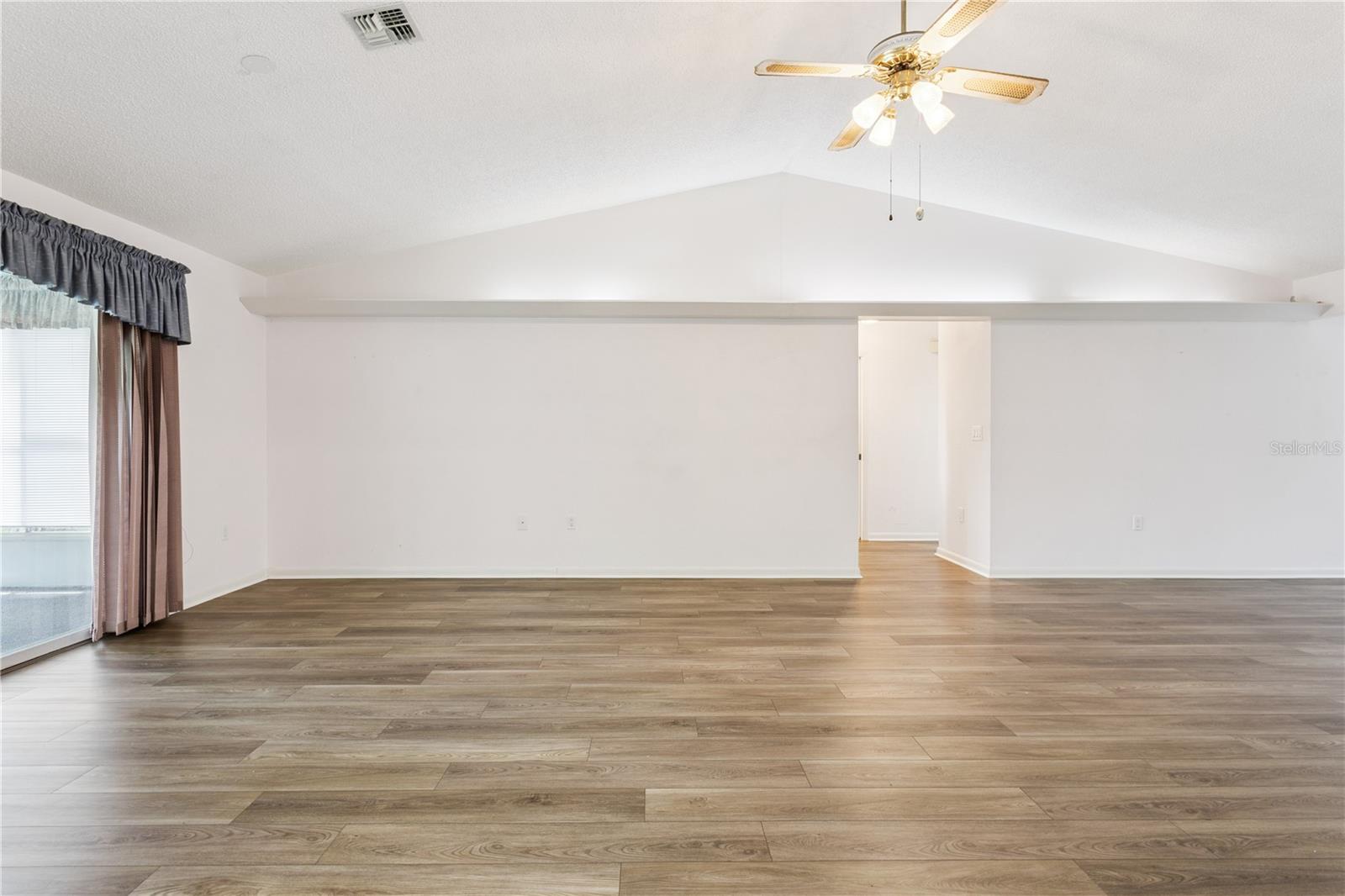 SCOTTISH HIGHLANDS CONDO PH B - Residential
