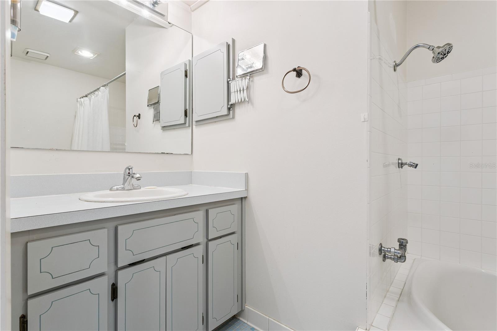 SCOTTISH HIGHLANDS CONDO PH B - Residential