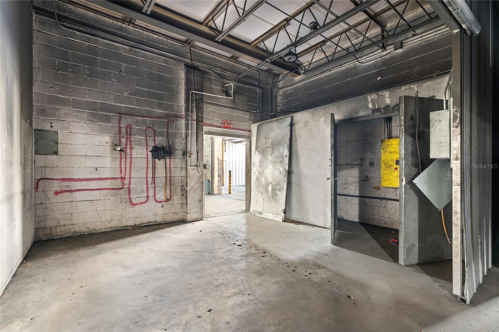 ALLREDS ADD - Commercial Lease
