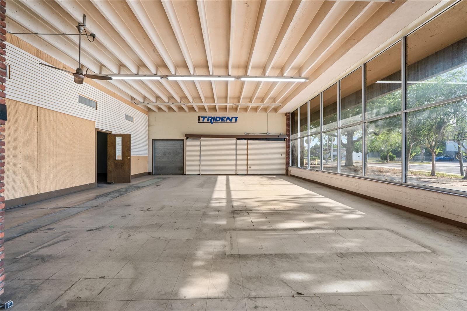 ALLREDS ADD - Commercial Lease