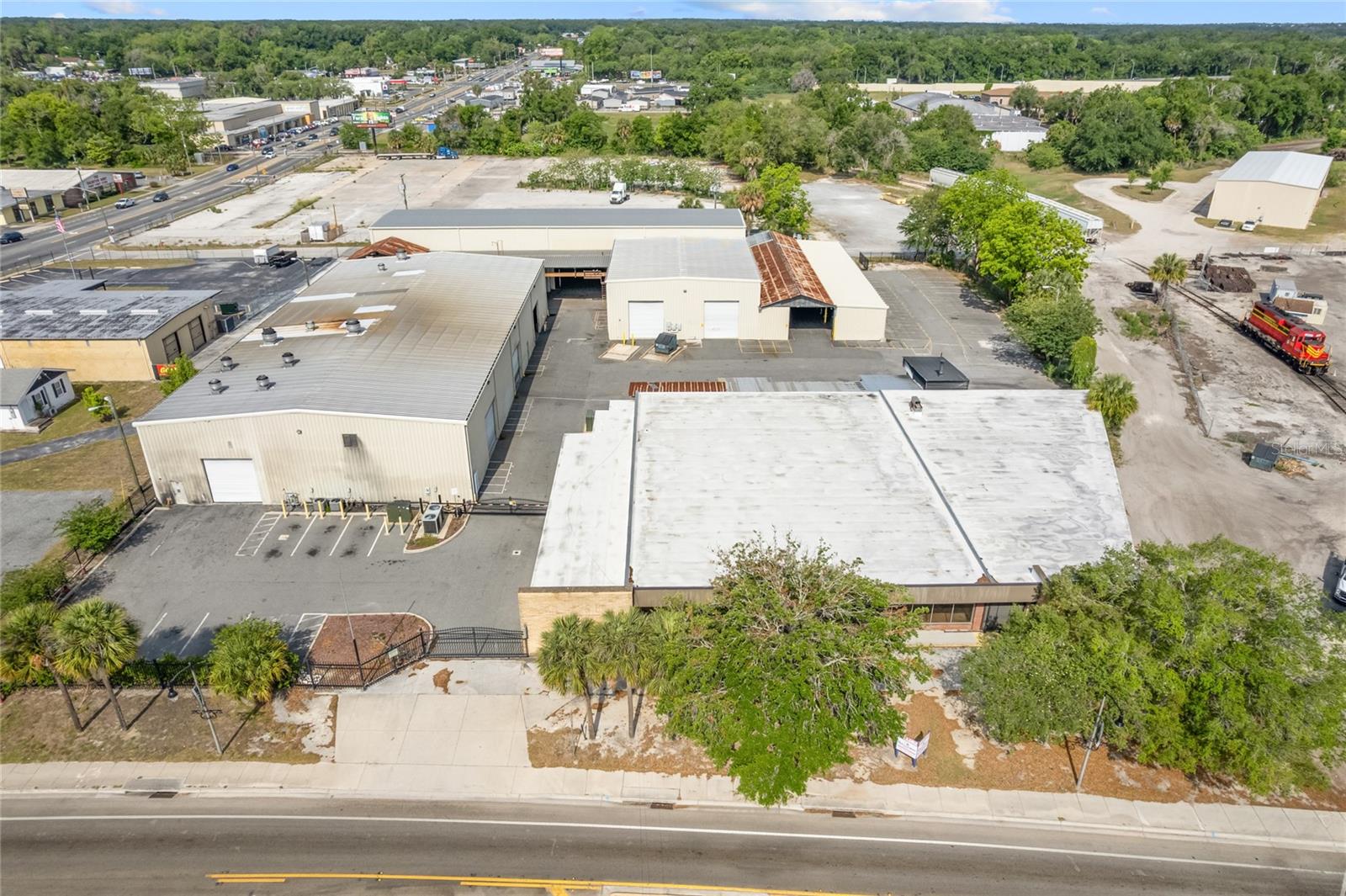 ALLREDS ADD - Commercial Lease